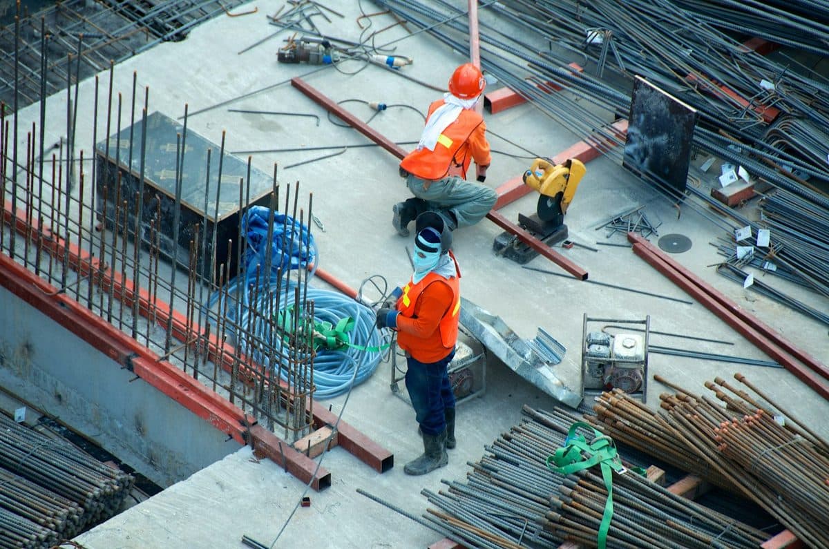 Obreros trabajando en obra